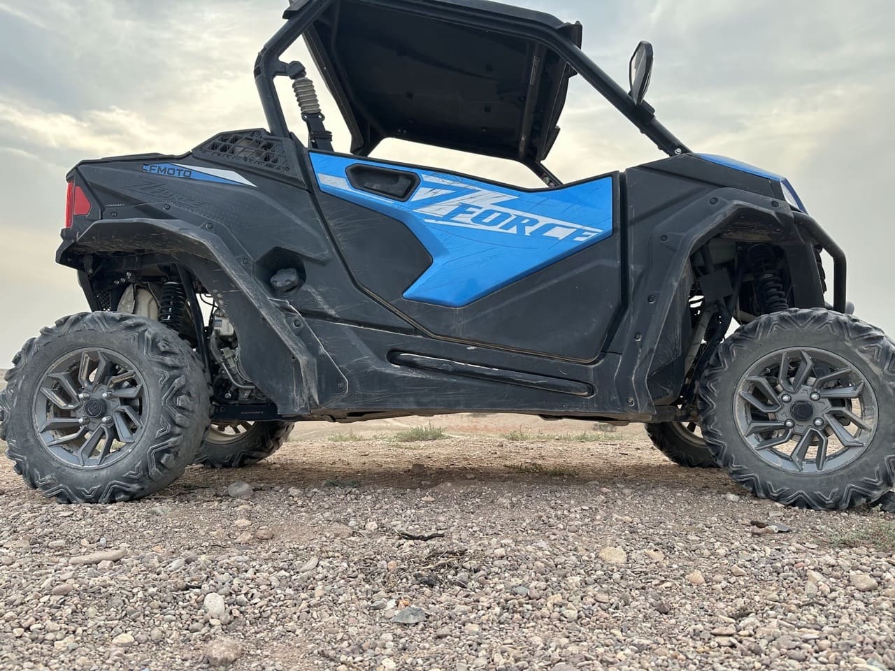 Vivez une expérience inédite en buggy 800cc : une heure d’aventure palpitante au cœur du désert d’Agafay